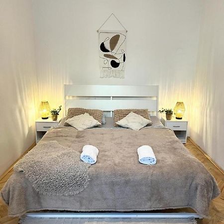 Apartment Cecil - Old Town บราติสลาวา ภายนอก รูปภาพ