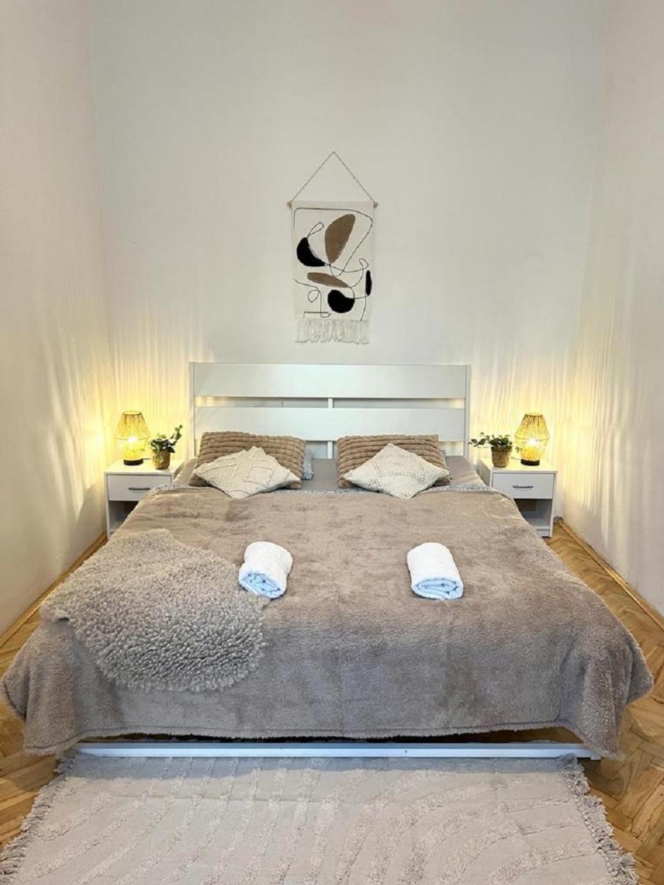 Apartment Cecil - Old Town บราติสลาวา ภายนอก รูปภาพ