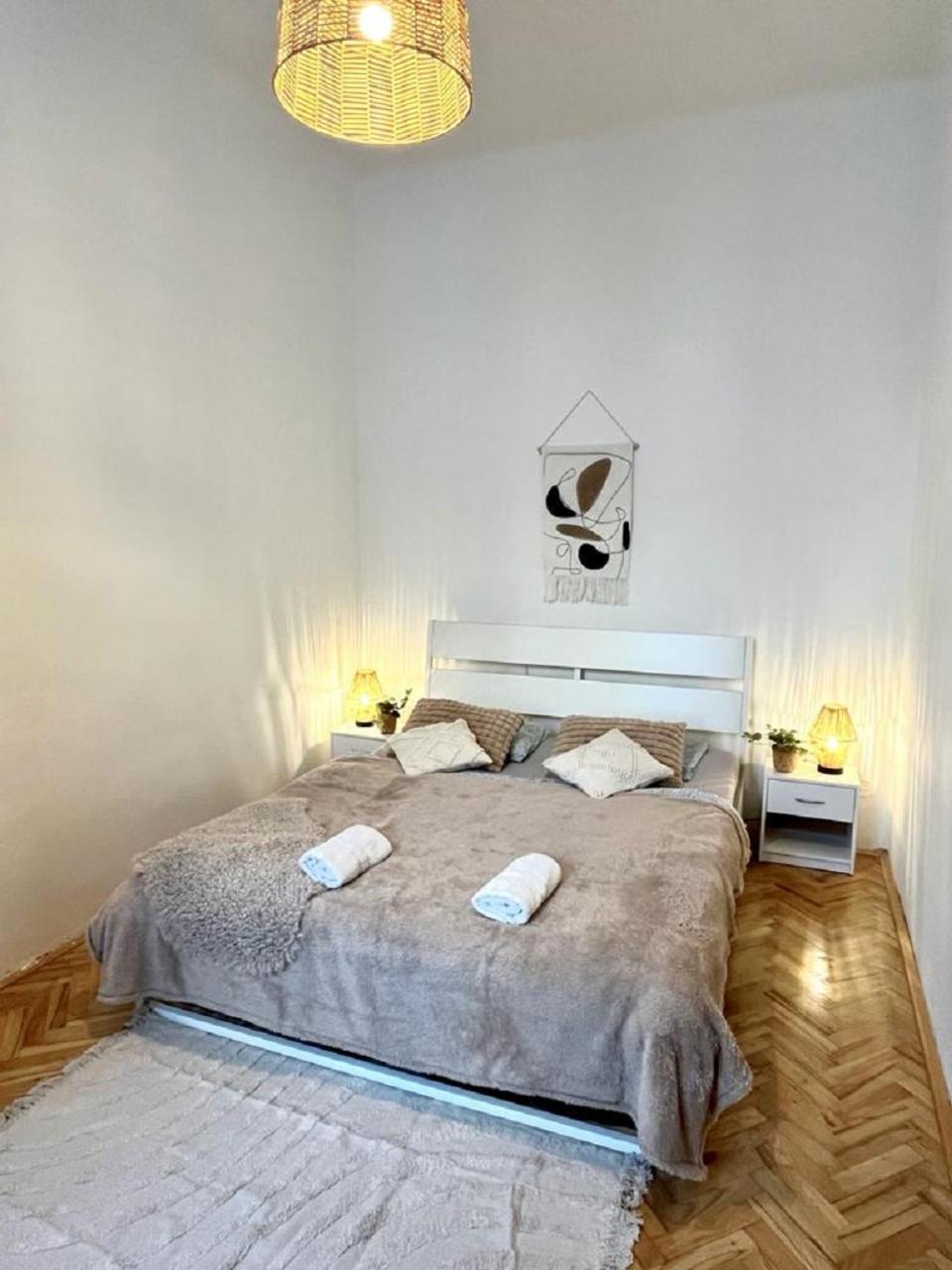 Apartment Cecil - Old Town บราติสลาวา ภายนอก รูปภาพ