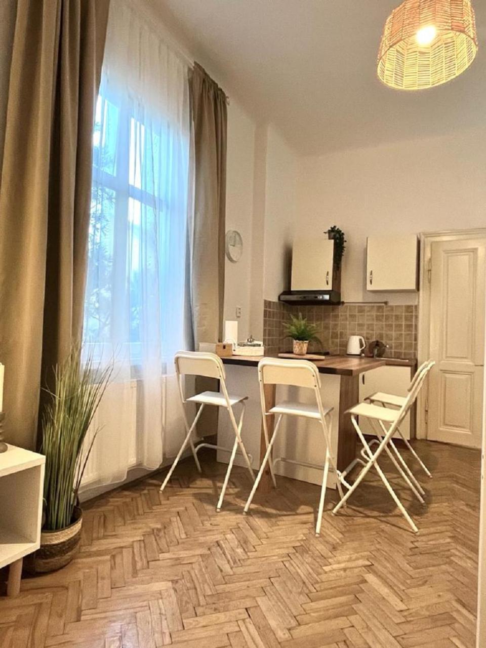 Apartment Cecil - Old Town บราติสลาวา ภายนอก รูปภาพ
